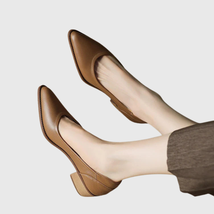 Loes | Heels with Average Height