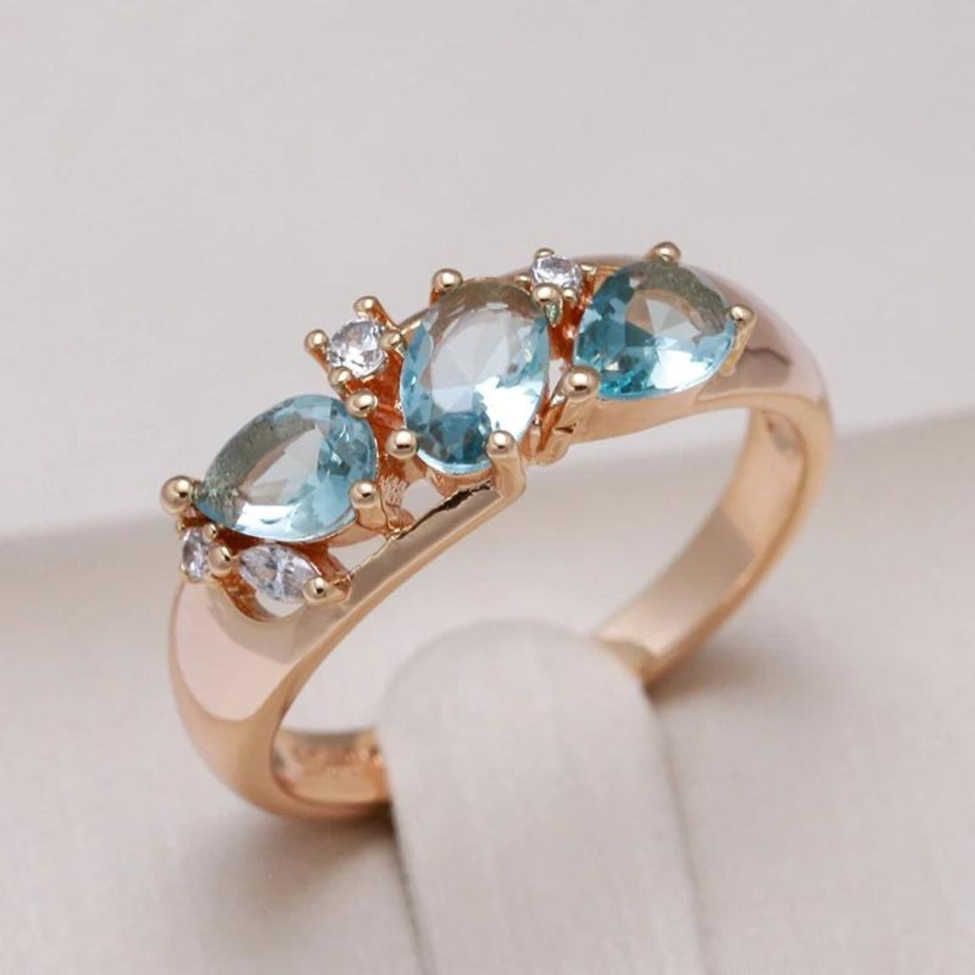 Vintage Zirconia Elegant Ring in Gold Blue