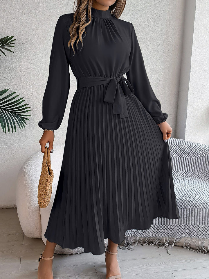 Nynke | Maxi Pleated Dress with Belt