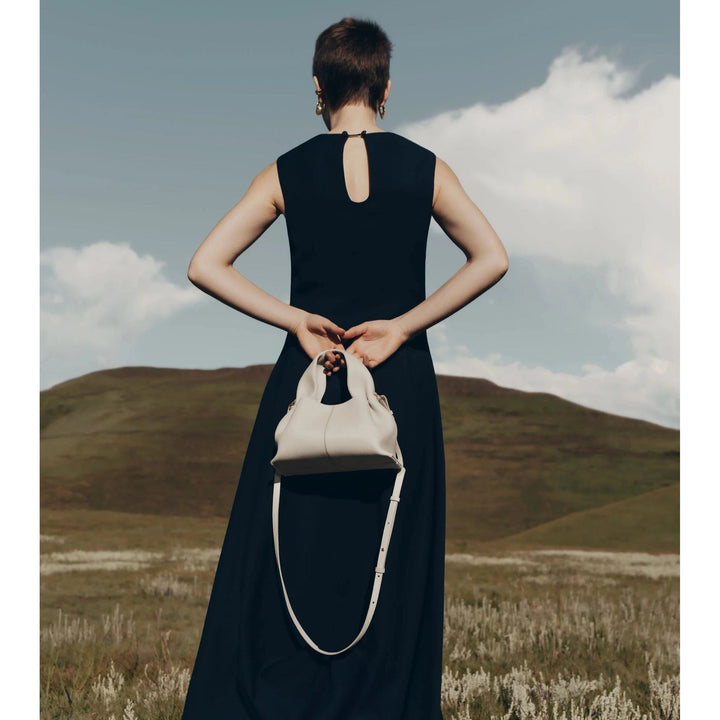 Hanneke | Elegant Travel Companion