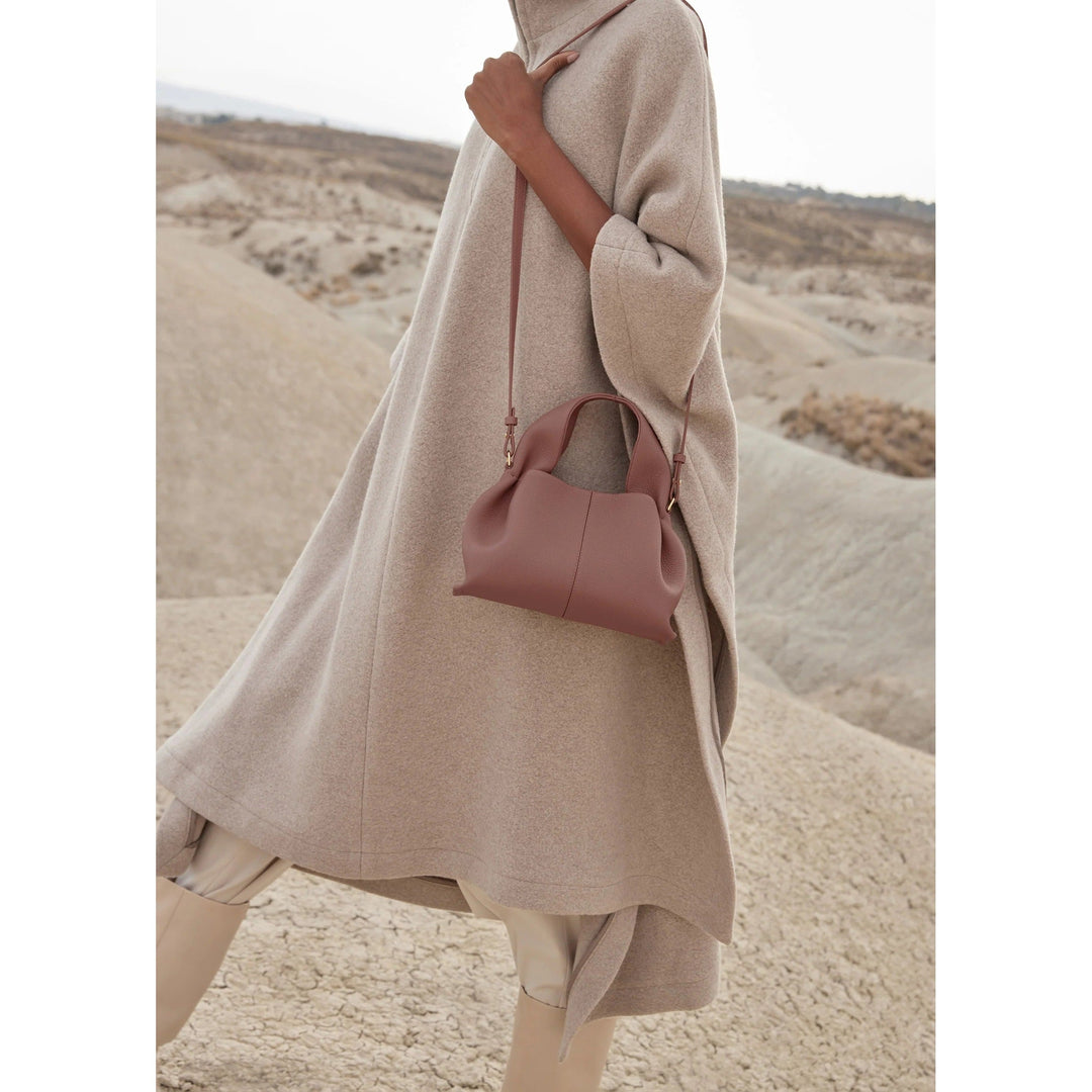 Hanneke | Elegant Travel Companion