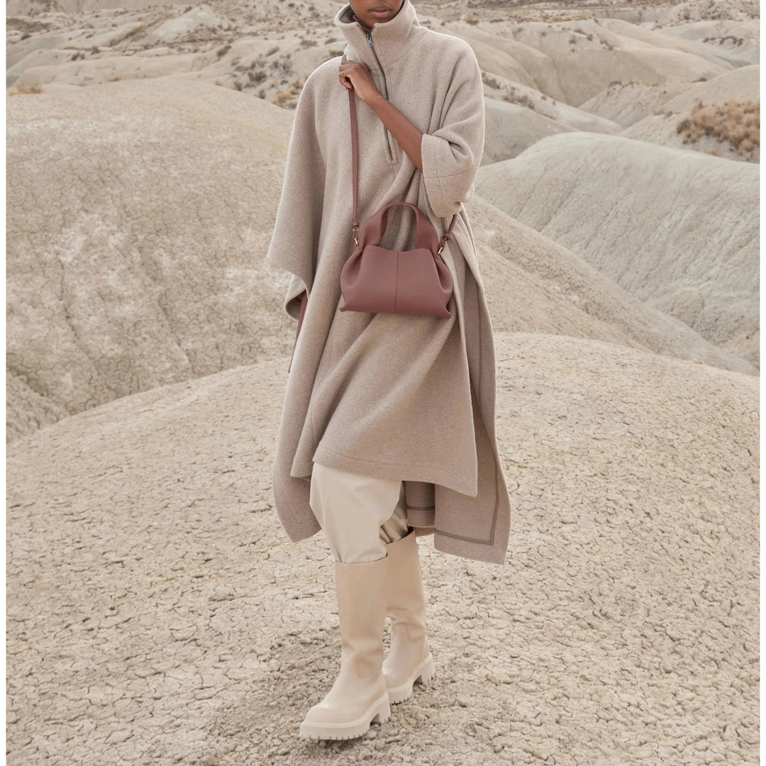 Hanneke | Elegant Travel Companion