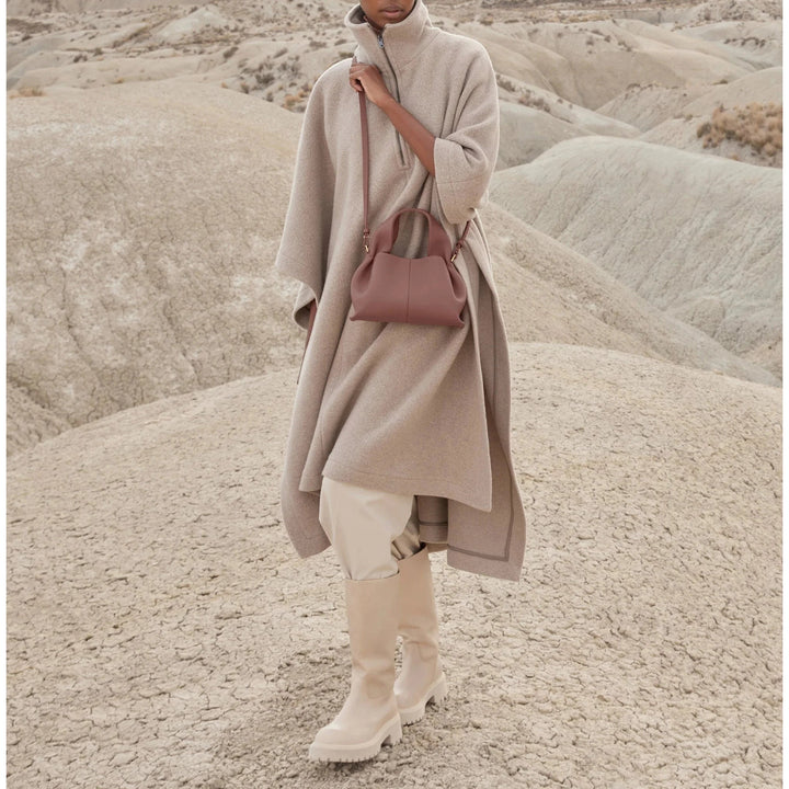Hanneke | Elegant Travel Companion