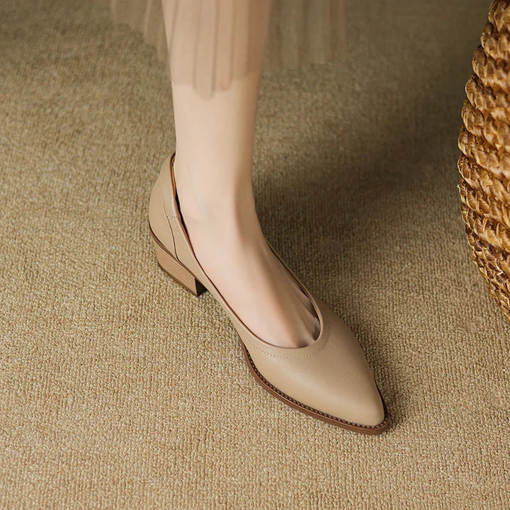 Loes | Heels with Average Height