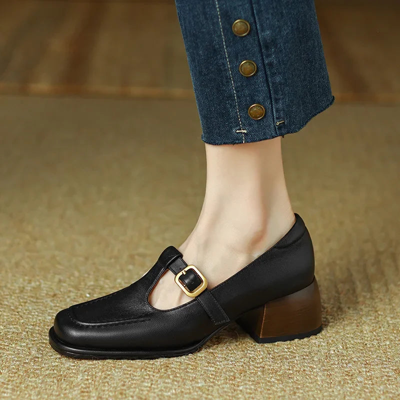 Loes | T-strap Sandals