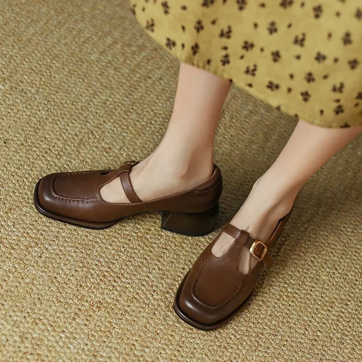 Loes | T-strap Sandals