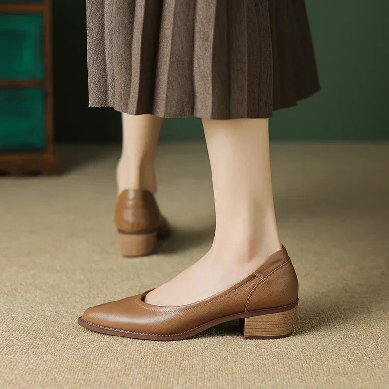 Loes | Heels with Average Height