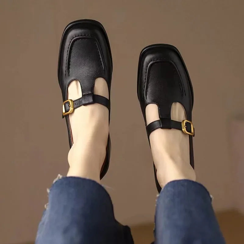 Loes | T-strap Sandals