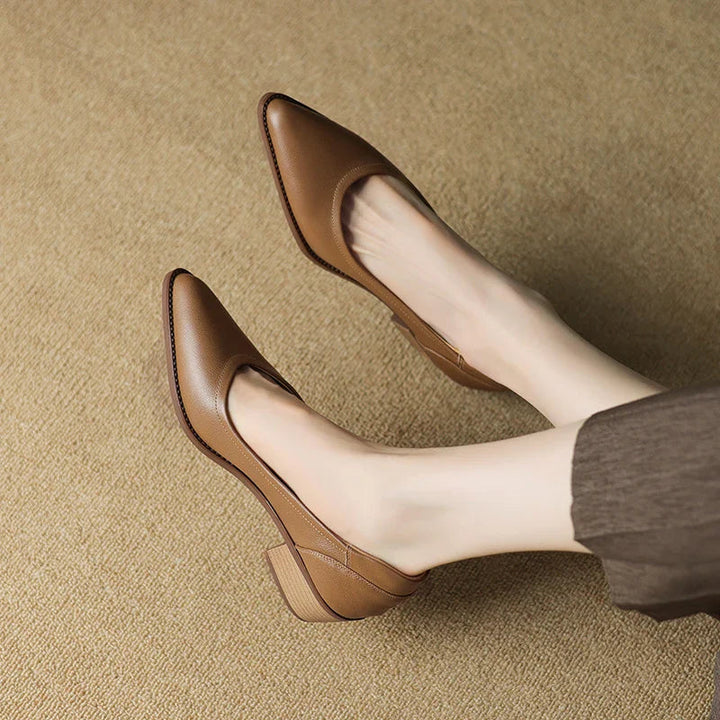 Loes | Heels with Average Height