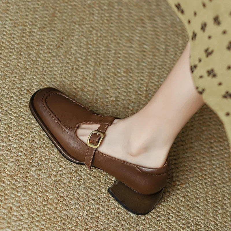 Loes | T-strap Sandals