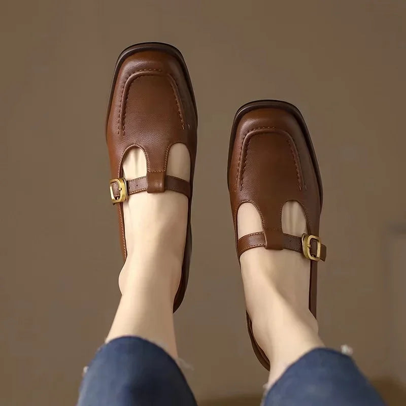 Loes | T-strap Sandals
