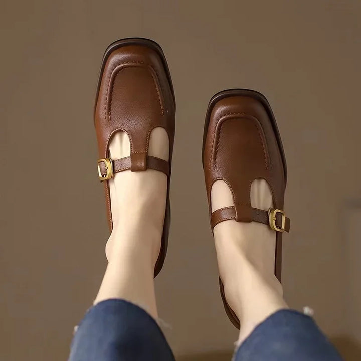 Loes | T-strap Sandals