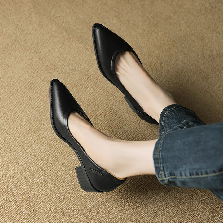 Loes | Heels with Average Height