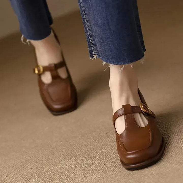 Loes | T-strap Sandals