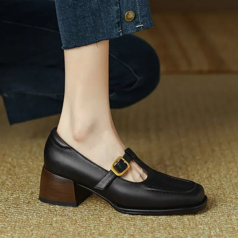Loes | T-strap Sandals