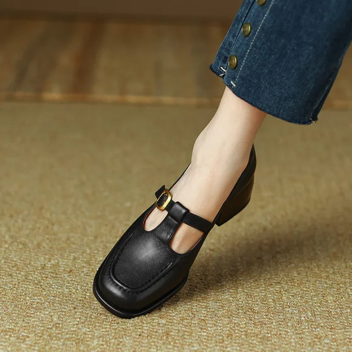 Loes | T-strap Sandals