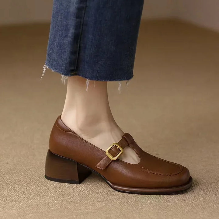 Loes | T-strap Sandals