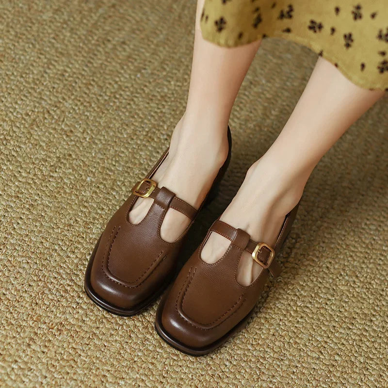 Loes | T-strap Sandals