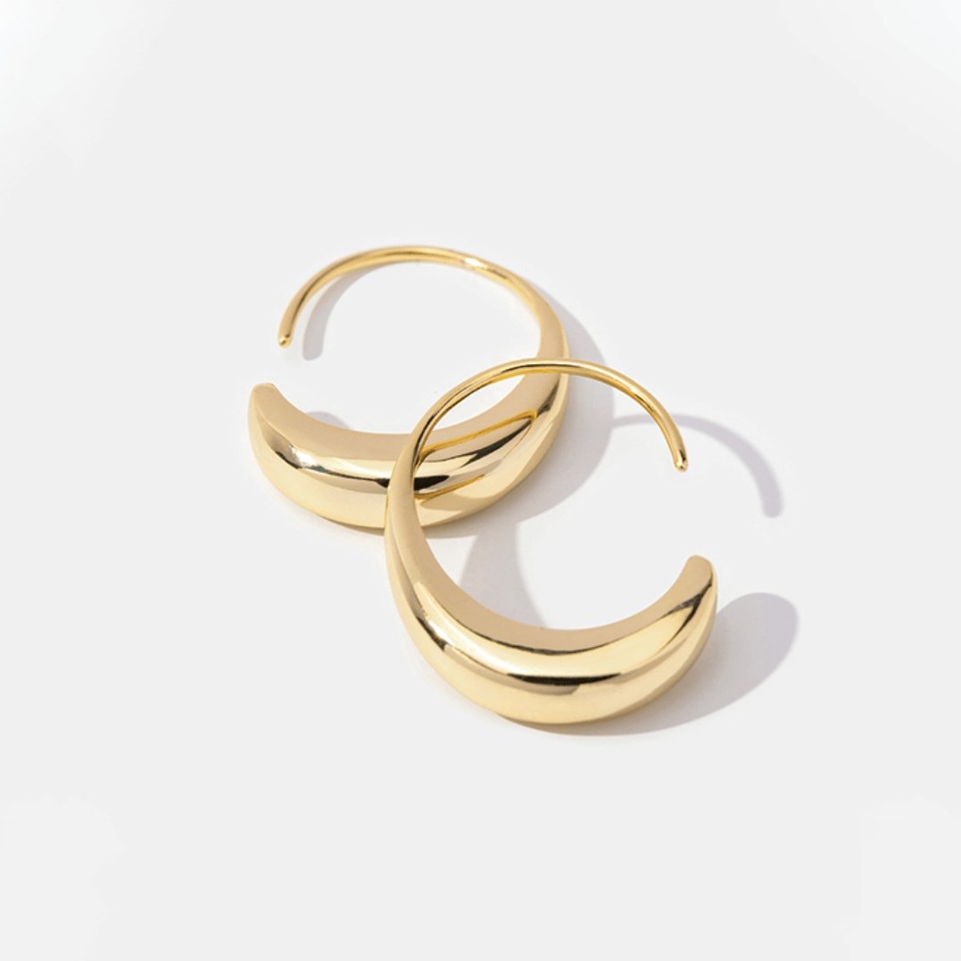 Karine – Mini hoops in gold with a sleek appearance