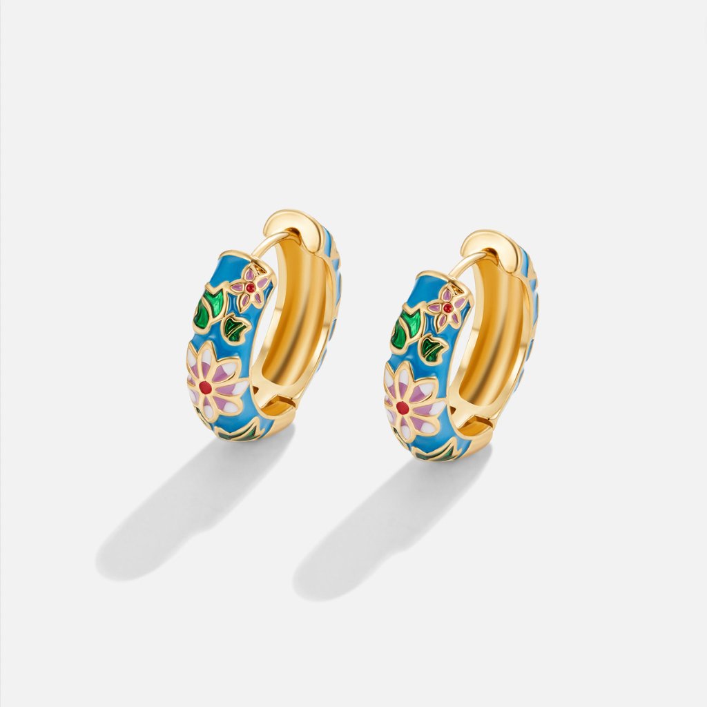 Golden circle earrings with flower