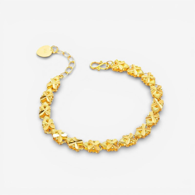 Vintage Elegant Bracelet with Charming Daisy