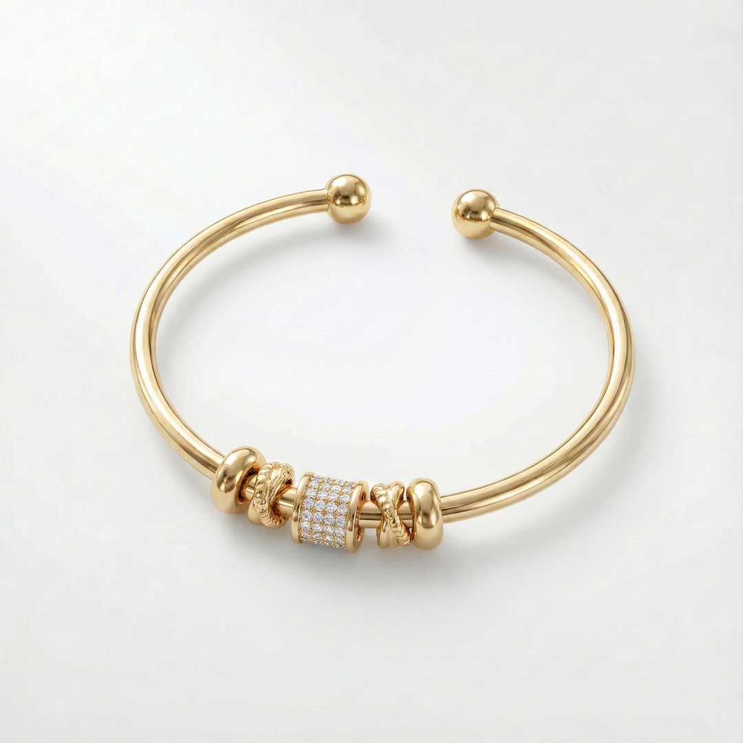 Nina – Adjustable gold bracelet with charms