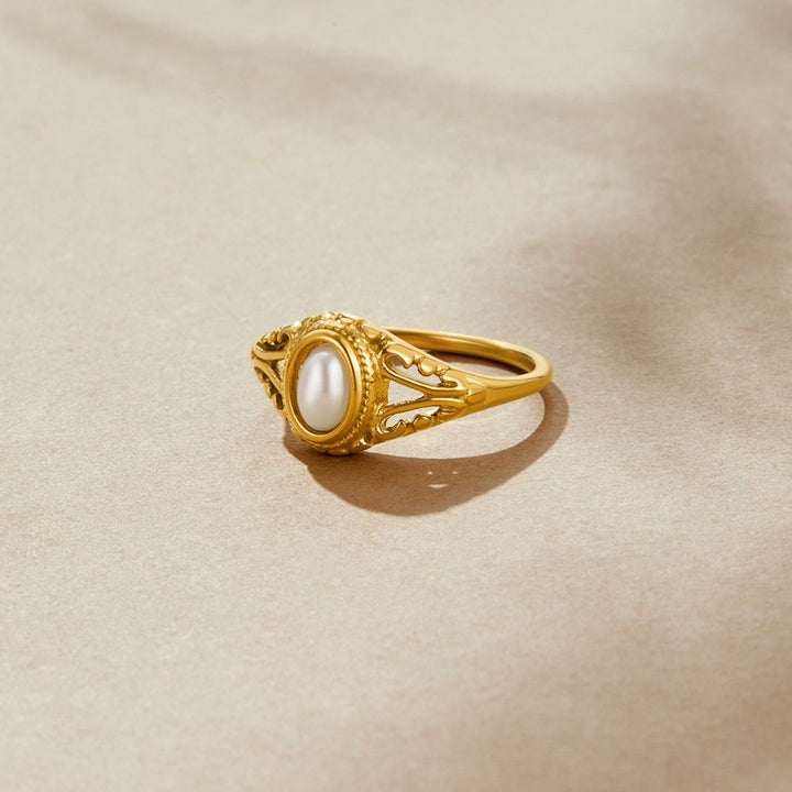 Vintage Royal Ring with Pearl