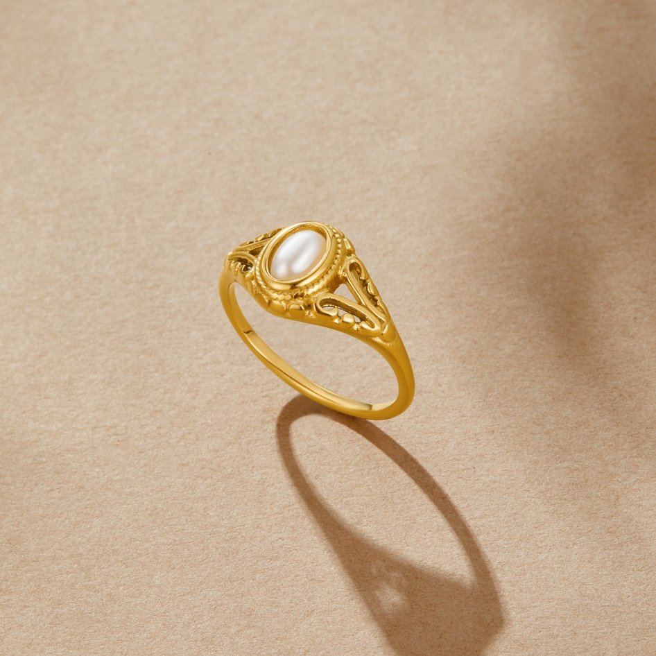 Vintage Royal Ring with Pearl